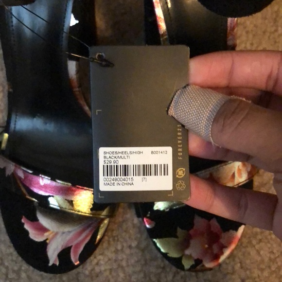 Black Floral High Heels - Picture 3 of 3